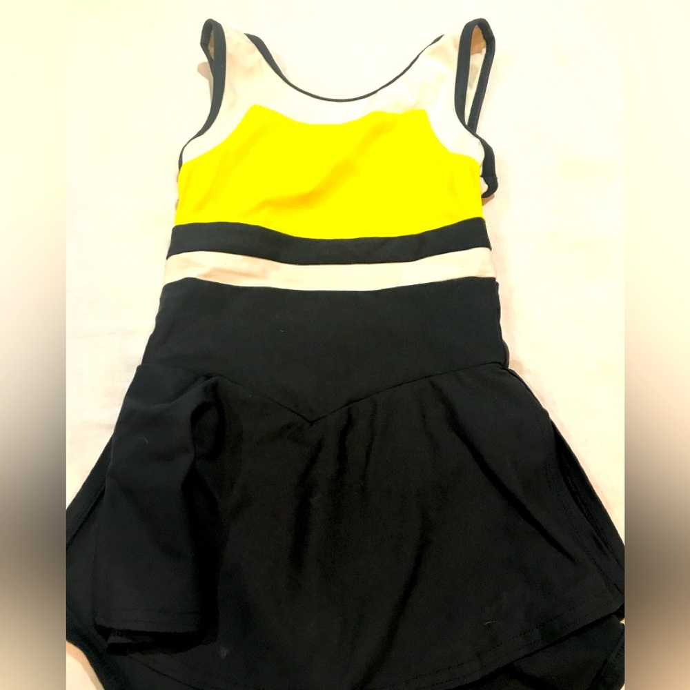 Ladies practice skating dress, adult small, good used condition.